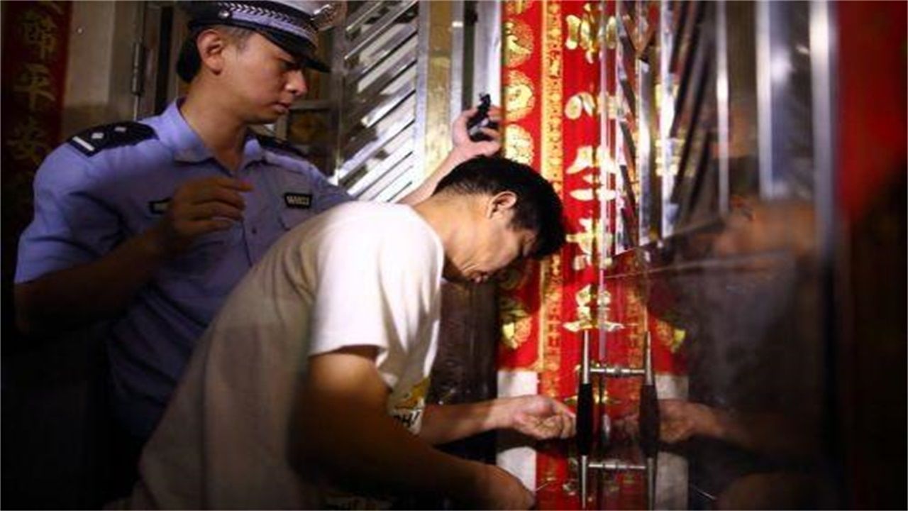 下山镇请开锁师傅开了锁后，师傅为什么一般都不进门，就算主人请也不进去？